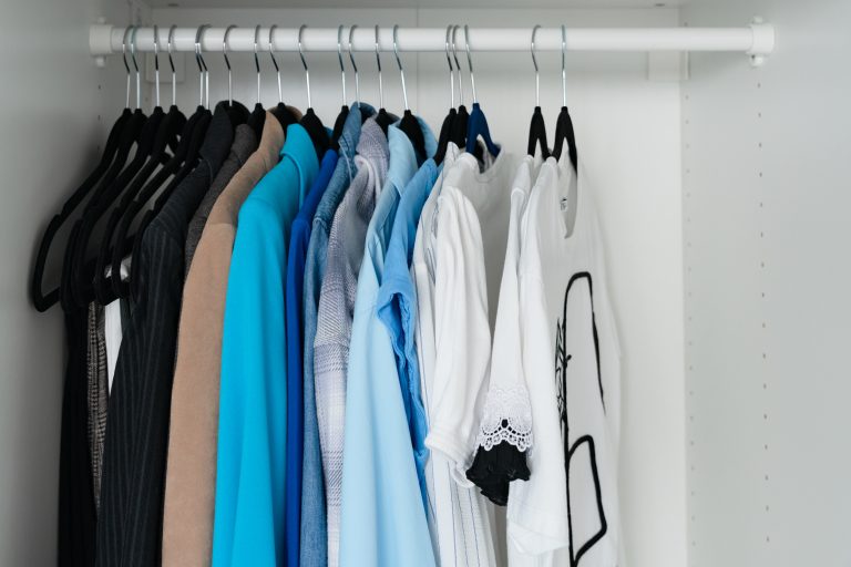 3 Must-Haves to Organize Your Wardrobe – Simple tips for busy women